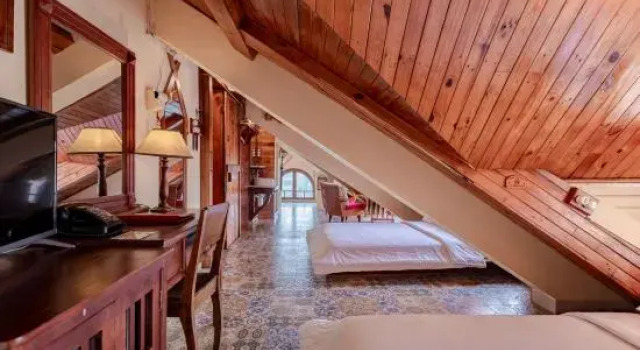 Номер Standard Мансарда Saphir Dalat Hotel