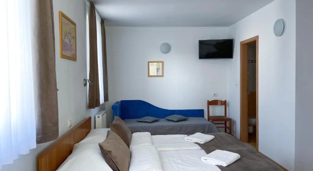 Трёхместный номер Standard с балконом Hotel Keltika