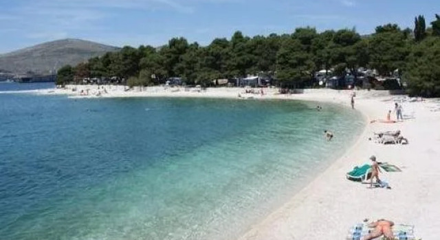 Apartments Villa Sunrise, Buchen Sie Ferienwohnung Hotels in Gespanschaft Split-Dalmatien mit Pool, Schwimmbad