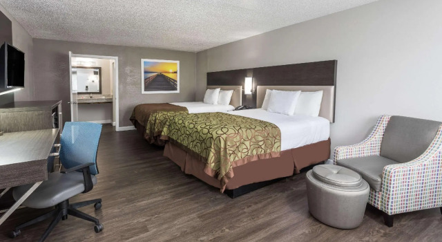 Четырёхместный номер Standard Days Inn by Wyndham Goose Creek
