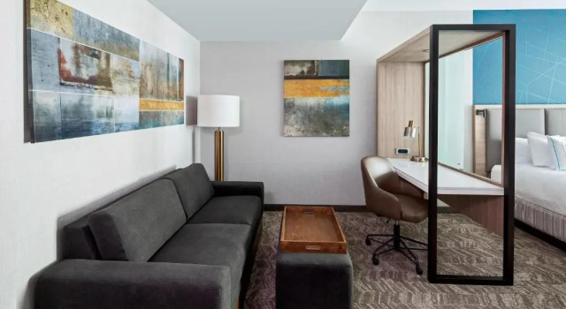 Четырёхместный номер Standard SpringHill Suites by Marriott Greenville Downtown
