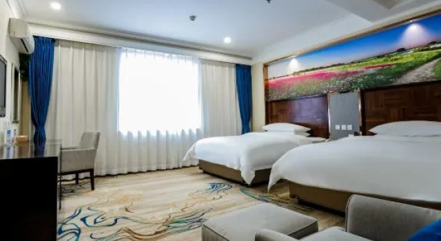 Семейный люкс Superior Golden Oriental Business Hotel