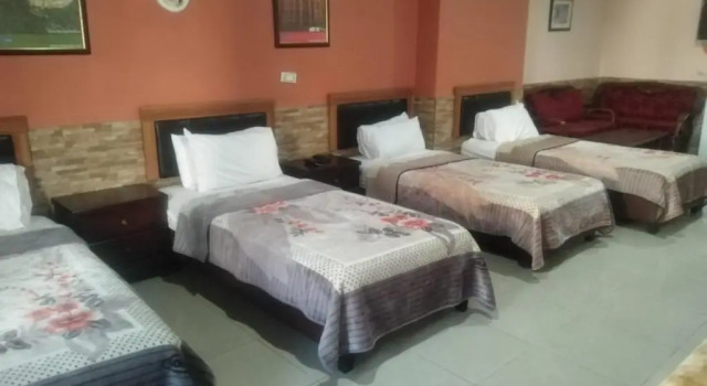 Bett im Wohnheim (Frauenwohnheim) Amman Palace Hotel