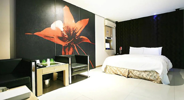 Hit Hotel