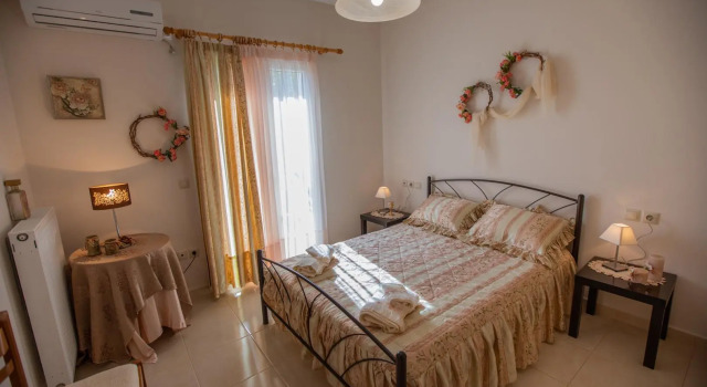 Elisso apartment with seaview garden