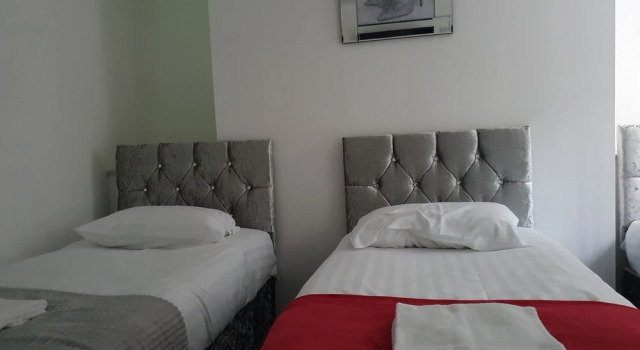 Deluxe 6 bed Suite in Liverpool City Center, Забронировать Отель Отели Ливерпуля 3 звезды, рядом с Harold Cohen Library, 3*
