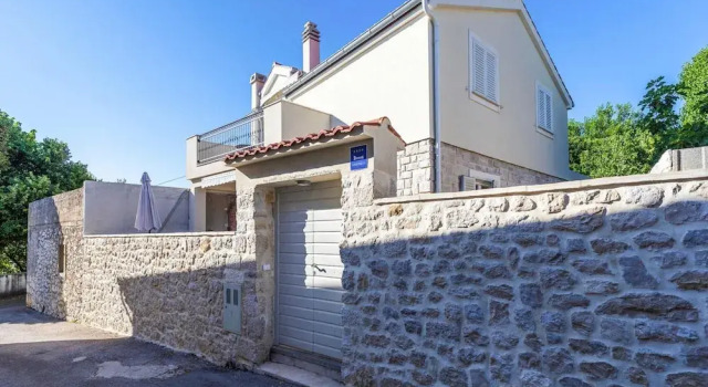 Stone House in Petrcane Near the Sea