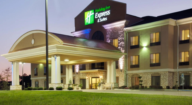Четырёхместный номер Standard Holiday Inn Express Hotel & Suites Center by IHG