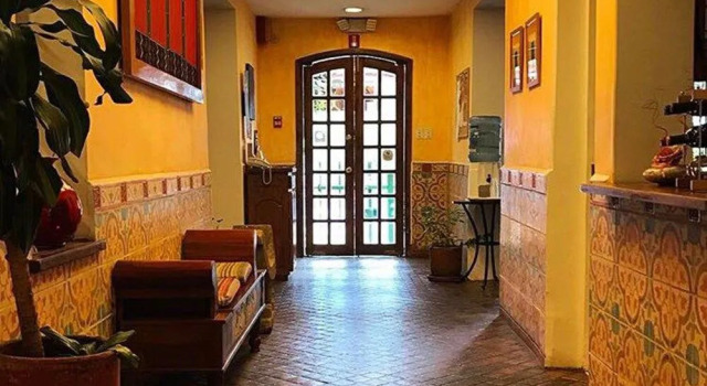 La Casa Sol Classic, Забронировать Отель La Floresta Кито, рядом с Del Arbolito Park