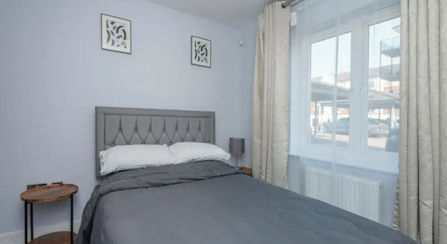 Stylish Elegant New Flat 5 Min from Crossrail