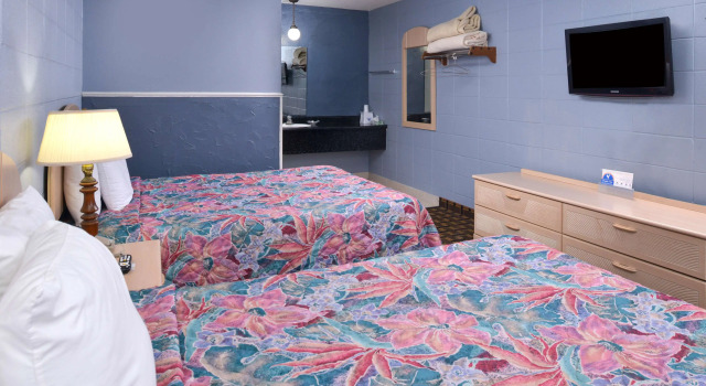 Четырёхместный люкс Americas Best Value Inn & Suites Branson - Near the Strip