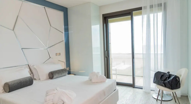 Двухместный номер Deluxe с балконом и с частичным видом на море The Promenade Luxury Wellness Hotel