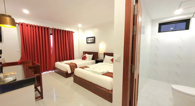 Двухместный номер Deluxe с балконом Darling Pub Hostel