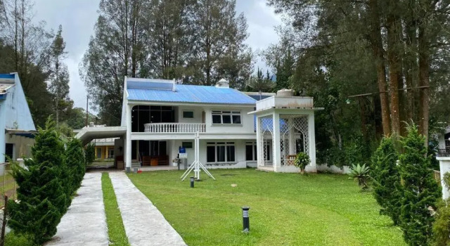 Villa Berastagi Indah A32 - TEBU MANIS, Book Villa Hotels in Berastagi with Parking, Parking