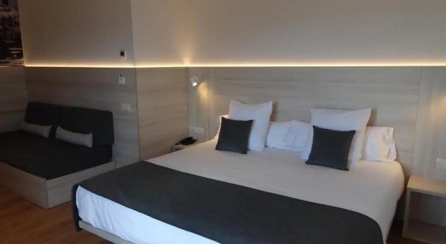 Полулюкс Hotel Emporium