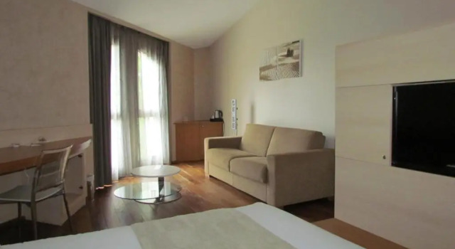Полулюкс Hotel LHotan