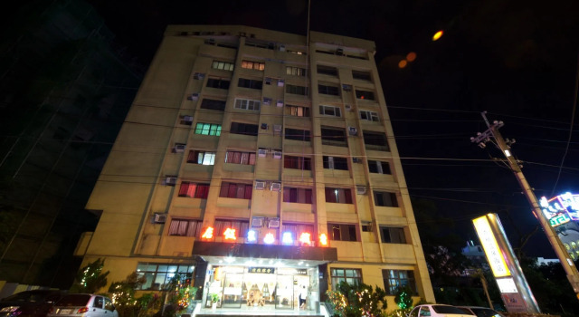 Champagne Hotel