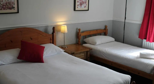 Семейный номер Classic Oak Farm Hotel