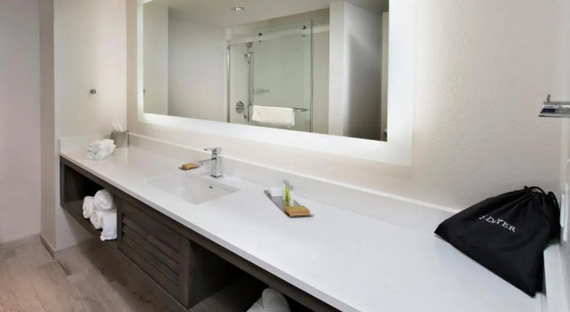 Номер Standard The Island House Hotel a Doubletree by Hilton