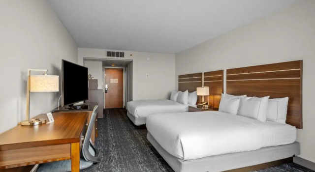 Четырёхместный номер Standard с балконом DoubleTree by Hilton Atlantic Beach Oceanfront
