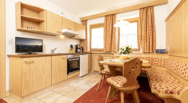 Четырёхместный номер Standard c 1 комнатой с балконом и с видом на горы Tramberger Apartments