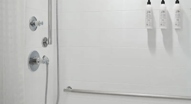 Четырёхместный номер Standard Delta Hotels Calgary Airport In-Terminal