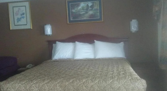 Fairway Inn & Suites, Varaa Hotelli Kitchener 
