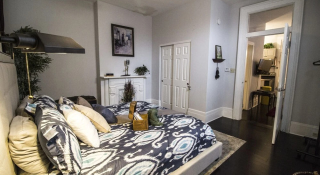 216 E 8th St.  Apartment 1, Забронировать Апартаменты/квартира Отели Ковингтон с парковкой, рядом с Northern Kentucky Convention Center, Парковка