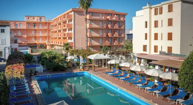 Двухместный номер Standard с балконом и с видом на бассейн Hotel Giardino La Playa