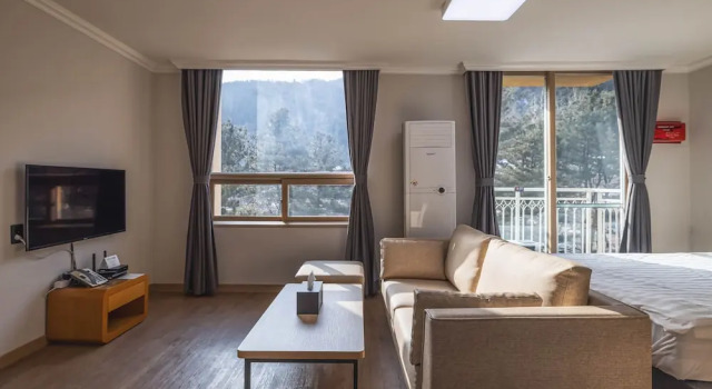 Номер Premier с балконом Kensington Resort Gapyeong