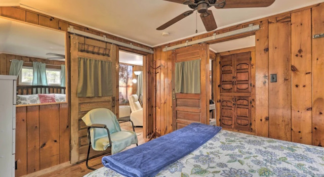 Walk to Marina: Cute Gilford Cottage w/ Grill, Забронировать Дом для отпуска Виллы Гилфорд, Вилла