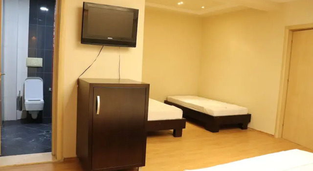 Четырёхместный номер Standard Danis Hotel