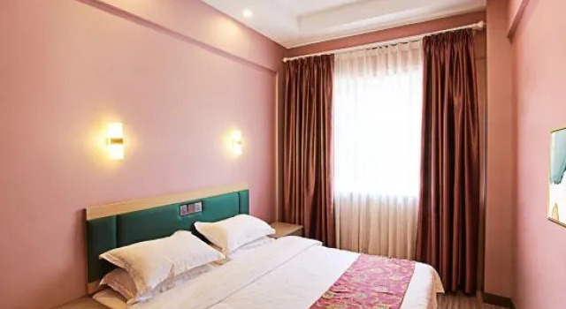 Люкс Business Urumqi dabancheng 9+9 business hotel