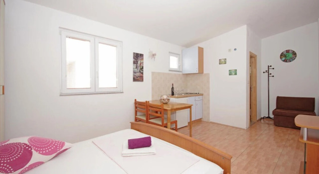 Amazing Home in Makarska With Wifi and 3 Bedrooms, Забронировать Отель Отели Макарска 3 звезды, рядом с Маяк Св. Петра, 3*