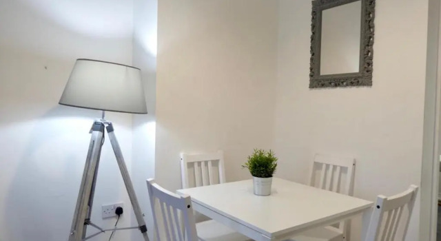 Bright and Modern 4 Person Apartment In City Centre, Забронировать Апартаменты/квартира Кардифф Гламорган, рядом с Сады Софии