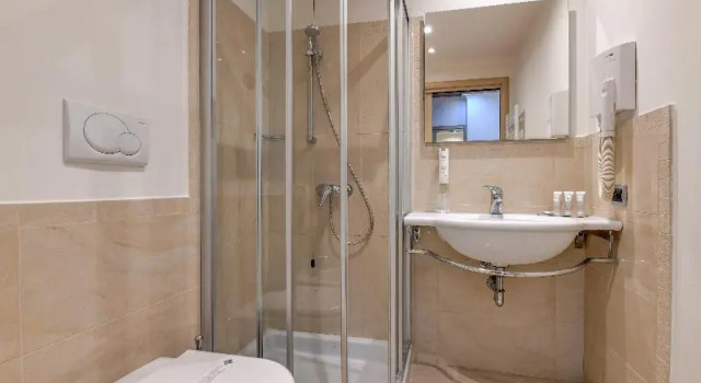 Трёхместный номер Classic с балконом Hotel Rivus