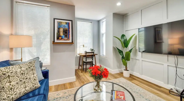 Charming Alexandria Vacation Rental in Old Town!, Забронировать Отель Александрия Washington DC Metropolitan area, рядом с Old Presbyterian Meeting House
