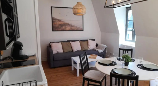Апартаменты Charmante Villa plein SUD 50m de la plage - Balcon vue latérale sur Mer - équipée de la Fibre, Wifi, internet