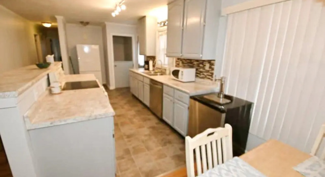 2 Blocks to ND 4 Bedroom 2 Bath Home 1217, Prenota Casa vacanze Hotel a Indiana con parcheggio, Parcheggio