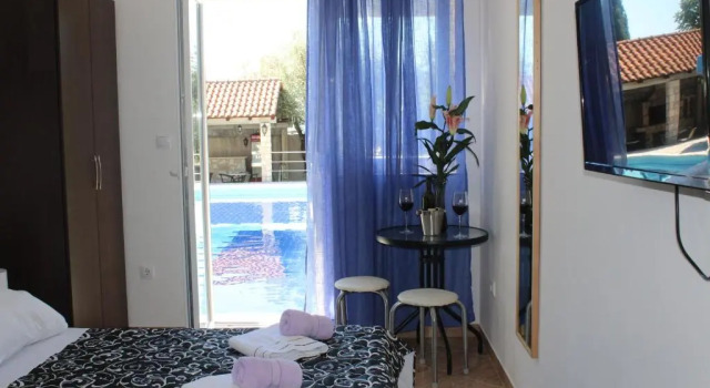 Студия с видом на бассейн Villa Mia Apartments