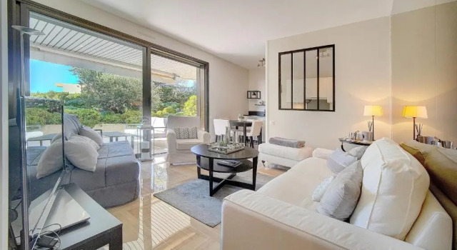 Апартаменты IMMOGROOM - Close beaches - Terrace with sea view - pool -AC