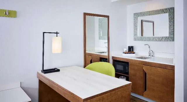Студия Hampton Inn & Suites by Hilton Windsor