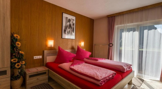 Biancas Ferienwohnung im Haus Roswitha, Rezerwuj Hotel Hotele w Tyrol z parkingiem, Parking