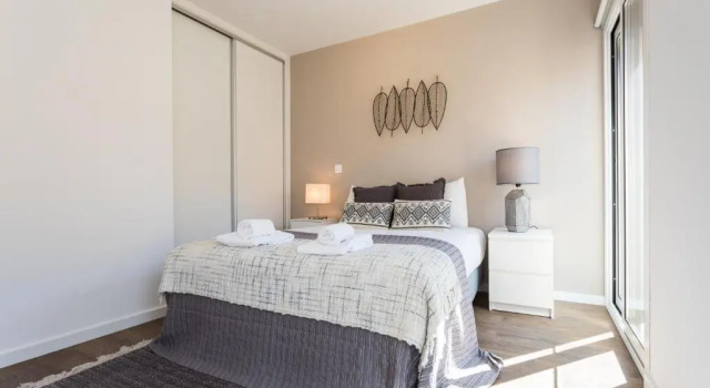 Апартаменты Alfama Lounge Three-Bedroom Apartment w/ River View and Parking - by L