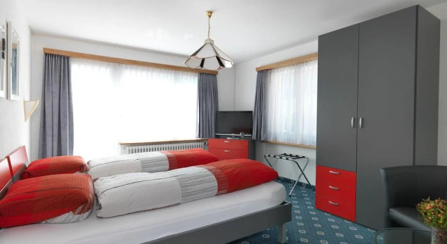Hotel Cresta, Book Hotel Tujetsch Kanton Uri