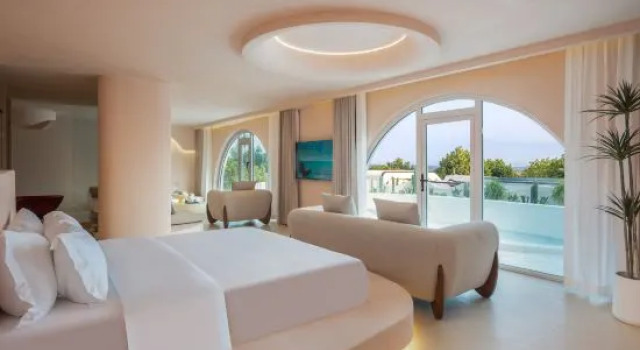 Люкс Wanning Gift Seaview Castle Homestay (Riyue Bay)