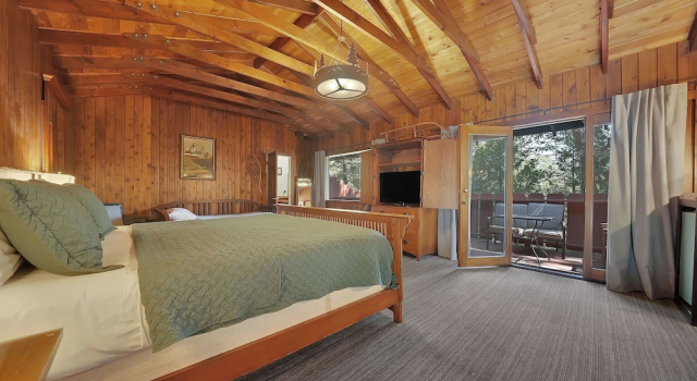 Люкс с балконом Narrow Gauge Inn