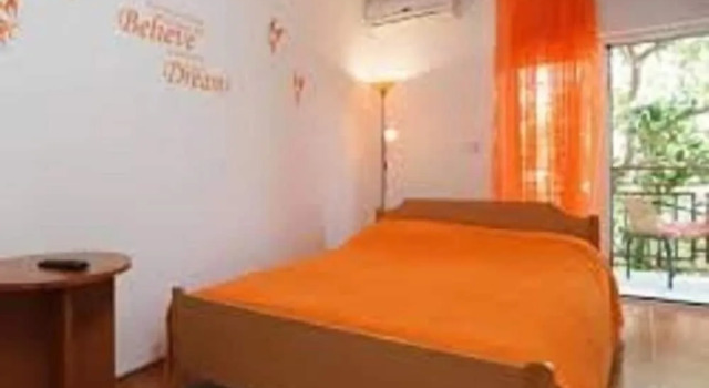 Nikola Leko Guest House, Забронировать Гостевой дом Хвар Остров Хвар, рядом с Частный Пляж «Си Ю Румс»