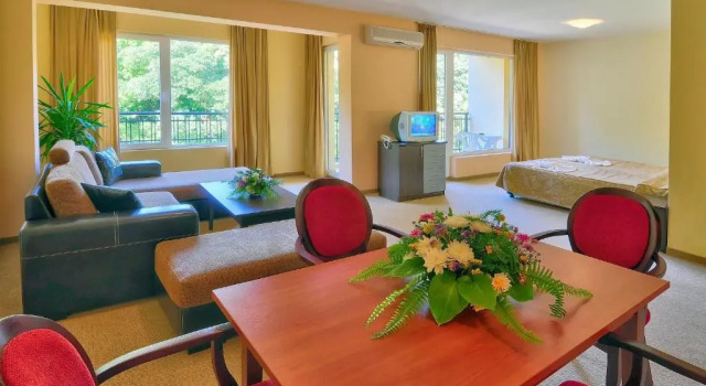 Студия Kris Apartments at Paradise Green Park -FREE Parking