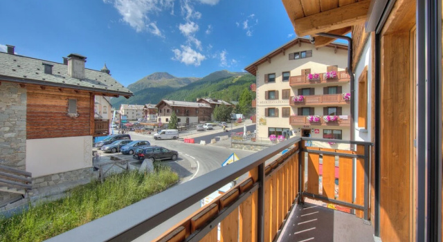 Семейные апартаменты с балконом Wood House Livigno Ski in - Ski out 10m